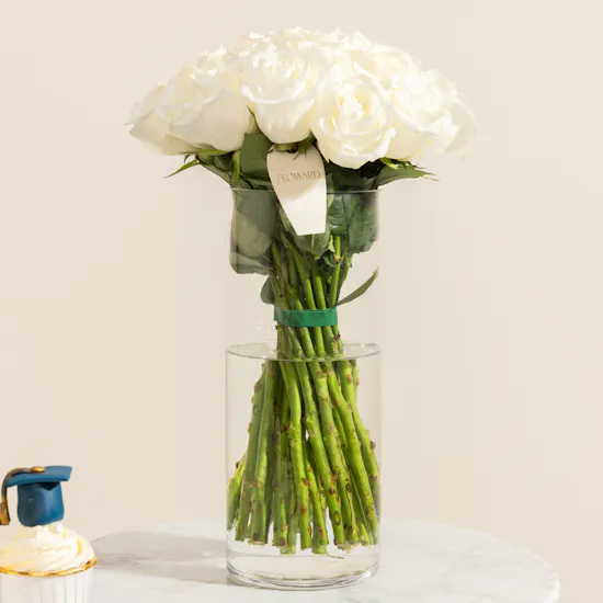 Floward Graduation Blue Hat Cupcakes | Uplifting Flower