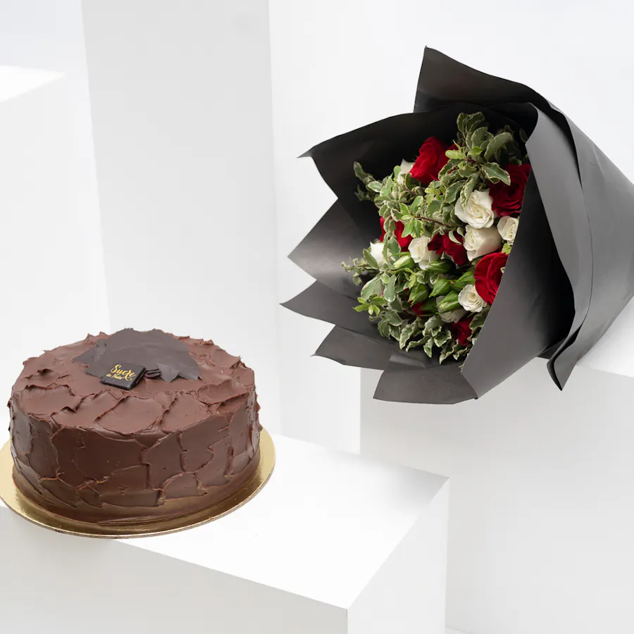 The red bouquet with Sucre De Nada - Chocolate Fudge Cake 3