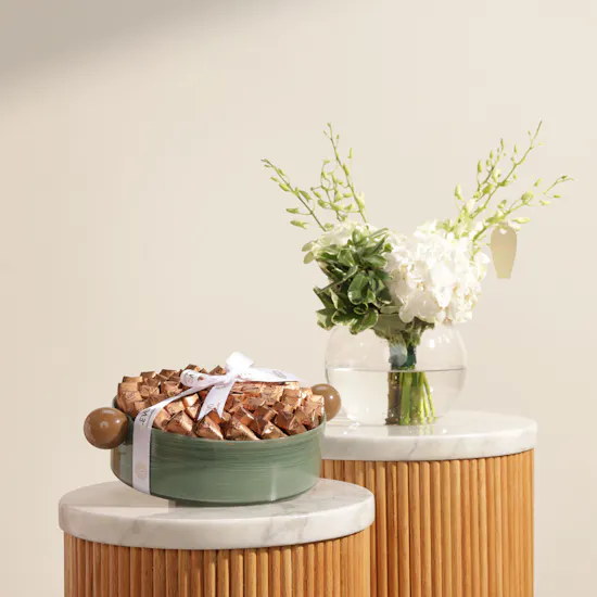 Levo Crepe Dentelle Chocolate Green Tray | Fancy Flower Vase