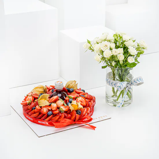 Secret's Strawberry Tart | White Baby Roses