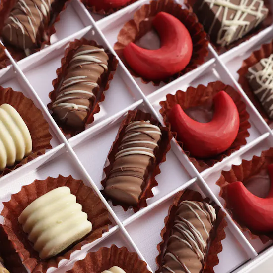 Le Chocolatier Dubai Happy Birthday Chocolate Stain Box