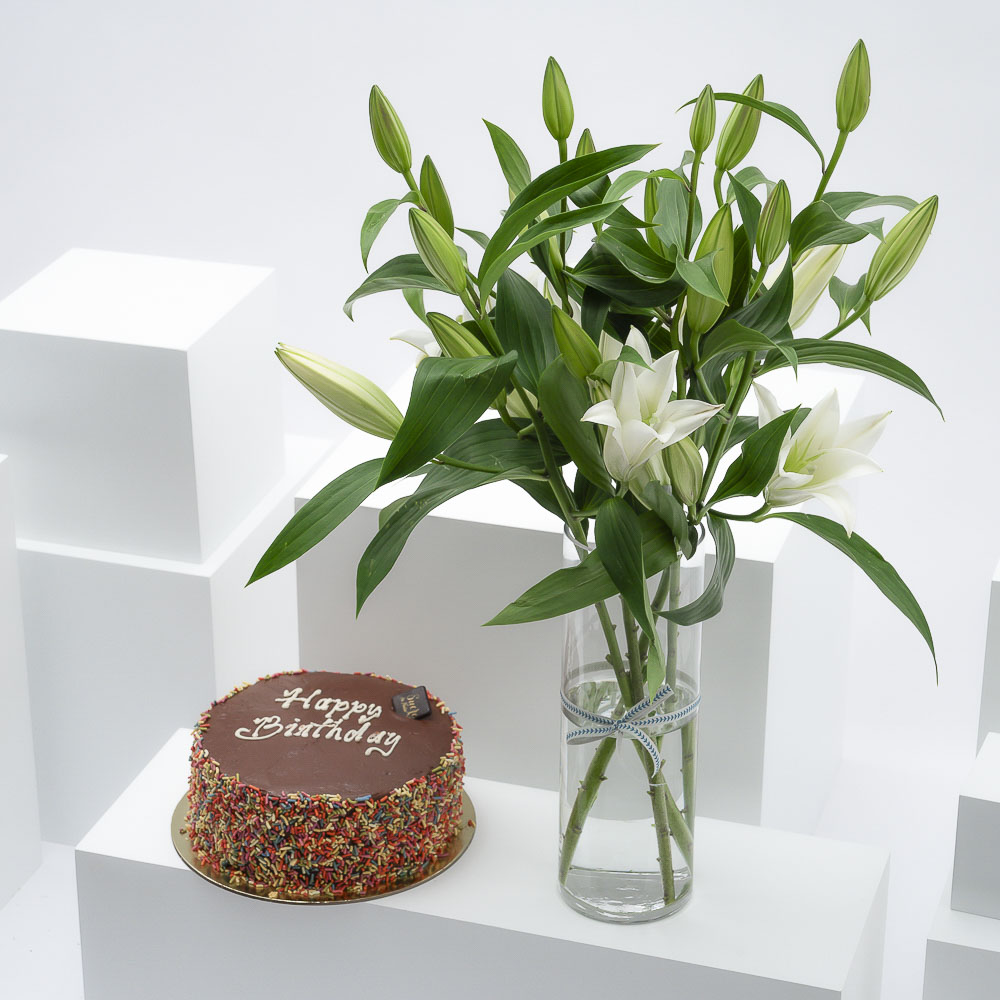 كيك يوم ميلاد سعيد من سكر الندى | ليليوم بيضاء