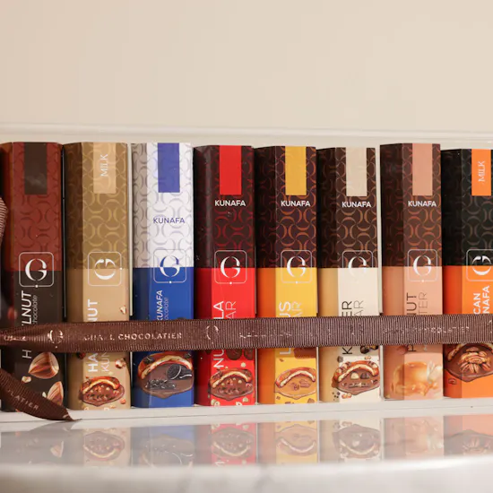 Ghazl Chocolatier Assorted Chocolate Bars | Serenity Roses Vase