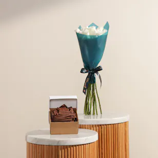 Soucolat Flakes Athel 43% Milk Chocolate Box | Gentle Flower Bouquet 