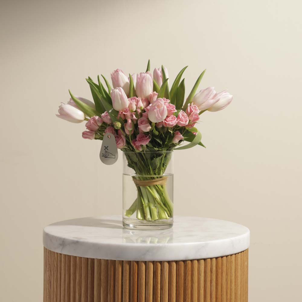 توليب وجوري | مزهرية زجاجية