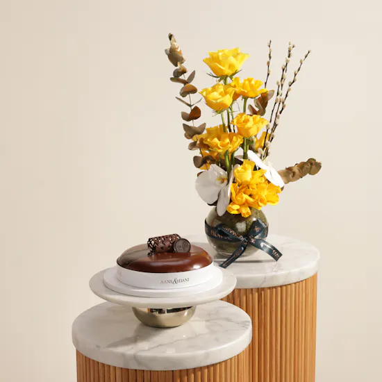 Aani & Dani Galaxy Cake | Touch of Delight Flower Vase