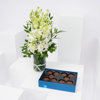 Velan Chocolate of Your Choice & Cylinder Vase