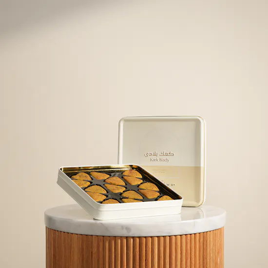 Kaek Balady Kaek Ajwa with walnut