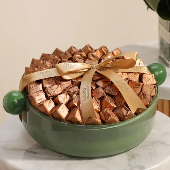 Levo Crepe Dentelle Chocolate Green Tray | Delicate Flower Vase