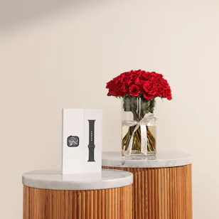 Apple Watch Series 11 GPS Jet Black 42mm Aluminum | Red Roses Vase
