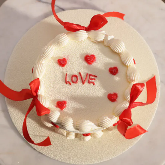 Sweet Atelier Love You Cake | Flowers Vase and Red Balloons