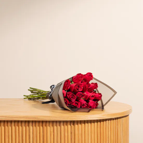 Shan Shal 1Kg Chocolates Box | 15 Red Roses