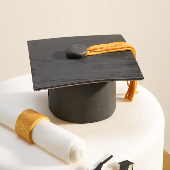Floward Graduation Cap Cake