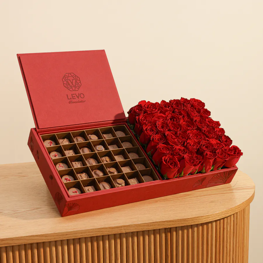 Levo Red Chocolate Box | Elegant Red Rose Flowers 1