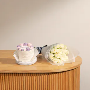 Nino's Bakery Congrats Cake | White Roses