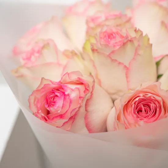 Tasneem Eshki Grace Bracelet | 12 Esperance Roses Bouquet