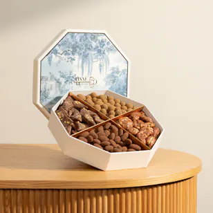 Linne Medium Mixed Dragee Chocolate Box Linne Medium Mixed Dragee Chocolate Box