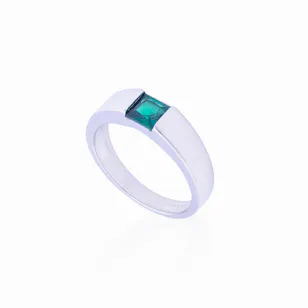The Pyramid ring green Size 10 The Pyramid ring green Size 10