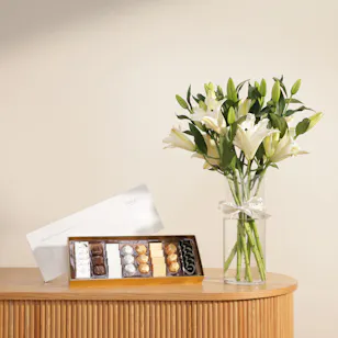 Bostani Signature New Year Chocolate Box | Purity Lily Vase Bostani Signature New Year Chocolate Box | Purity Lily Vase
