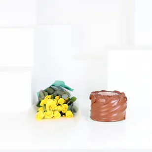 Magnolia Bakery Chocolate Cake | Yellow Roses Magnolia Bakery Chocolate Cake | Yellow Roses