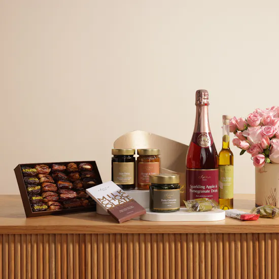 Bateel Mira Gift Hamper | Royal Fusion Flower