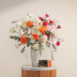Dar Alsabaek 5 Gram Gold Bar | Warm Embrace Flower Vase Dar Alsabaek 5 Gram Gold Bar | Warm Embrace Flower Vase