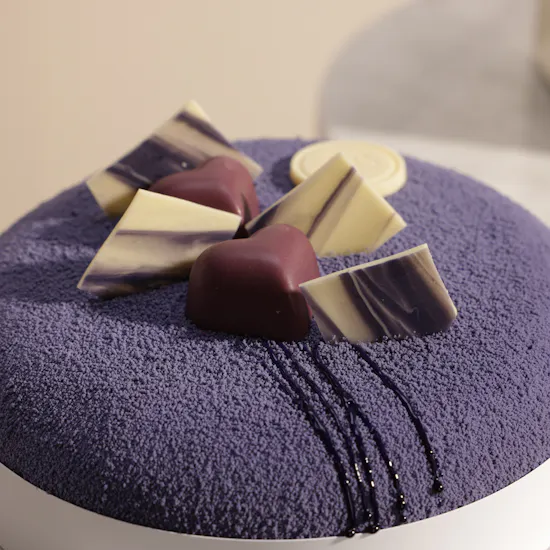 Aani & Dani Blue Velvet Cake | Royal Roses Bouquet