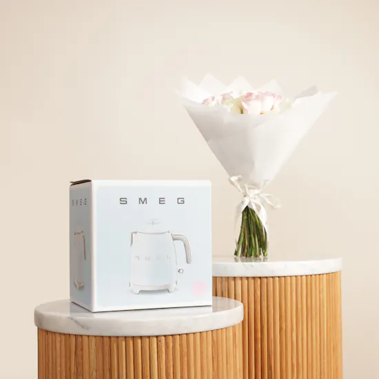 Smeg 50's Style Electric Mini Pink Kettle | Elegance Flowers Bouquet