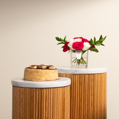 Floward Coffee Cake | Fuchsia Delight Vase
