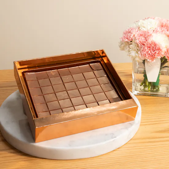 Fahda Classic Caramel Big Box | Pink Flowers