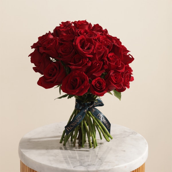 Erzulie Cakes Hearts and Kisses Biscuit Box | Heartfelt Red Roses Bouquet