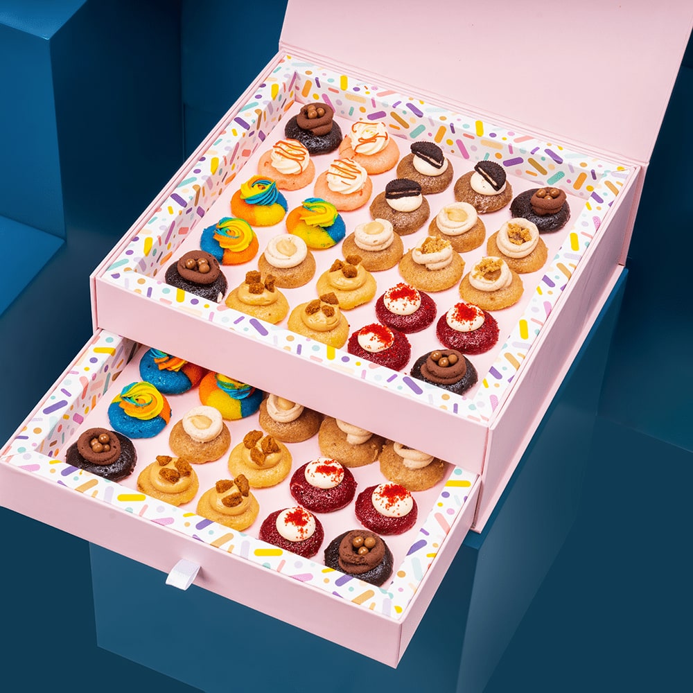 صندوق كب كيك في أي بي متنوع من شوجر جرام | 50 قطعة