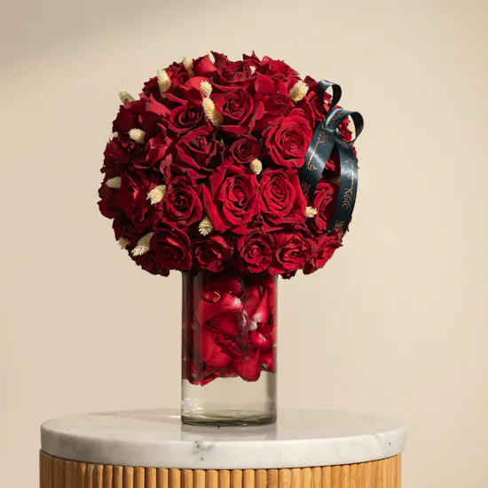 فازة هالة الورود الحمراء