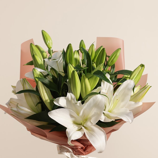 Ethereal White Lily Elegance Bouquet | 8 Flowers