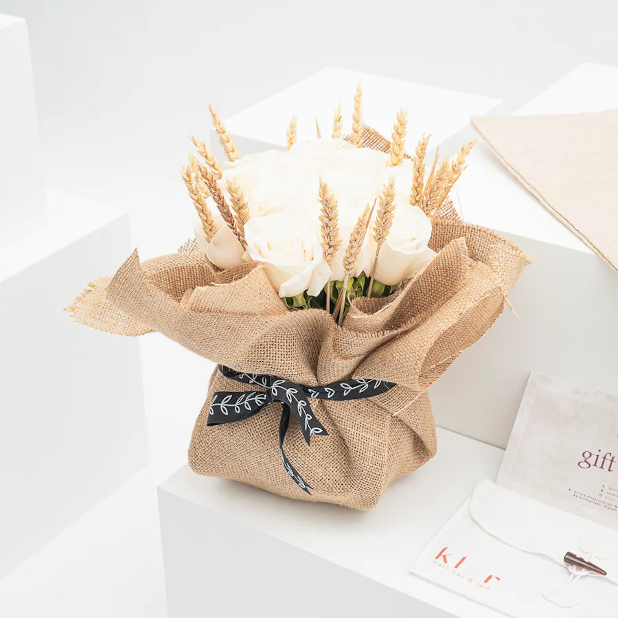 Klar Nail Spa Gift Voucher | Roses Vase 3