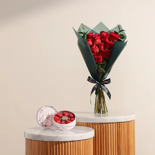 Haute Boutique Mini Love Chocolate Box | Heartleaf Elegance Flower Haute Boutique Mini Love Chocolate Box | Heartleaf Elegance Flower