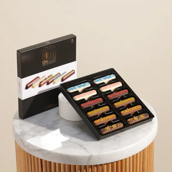 Cho'clair Flatbox Eclair with White Sleeve Box