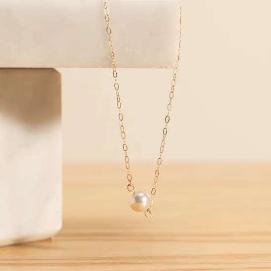 Miss L' Gold Chain with A Pearl Bracelet