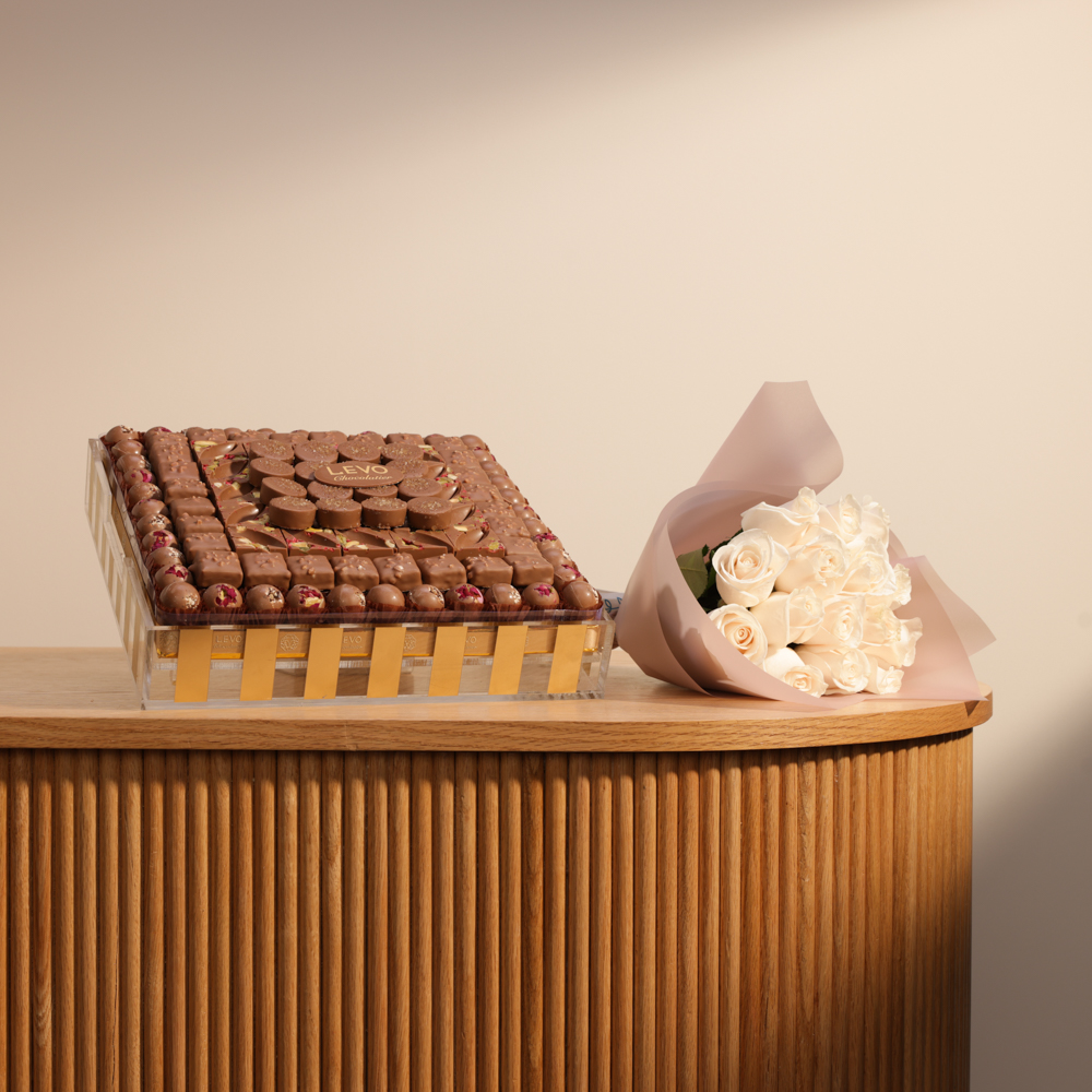 صينية شوكولاتة مربعة من ليفو | باقة زهور