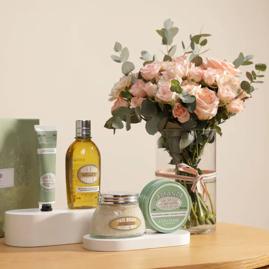 L'Occitane Almond Exfoliating Gift Set | Warmy Flowers Vase