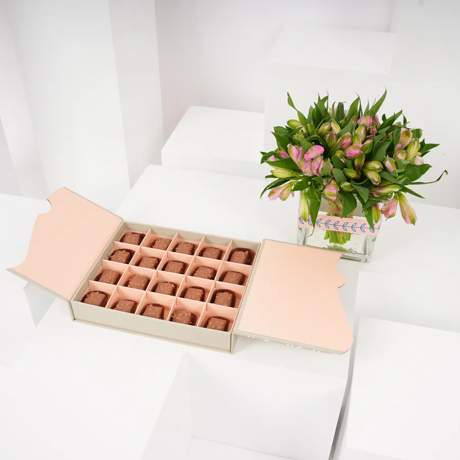 Floward Crunchy Chocolate Box | Alstroemeria Vase 1