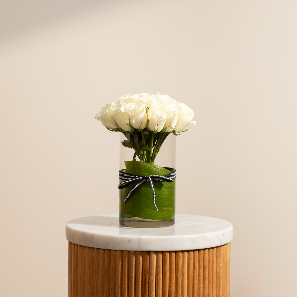 فازة ورود الجمال النقي