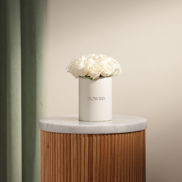 Dreamy White Rose Box | 15 Flowers