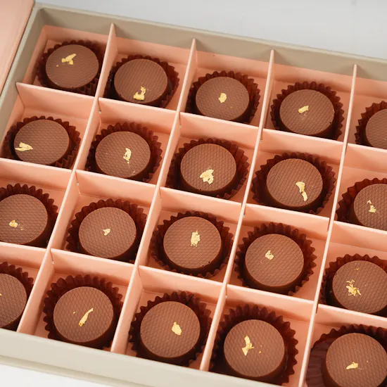 Floward Caramel Chocolate Box | Delight Vase