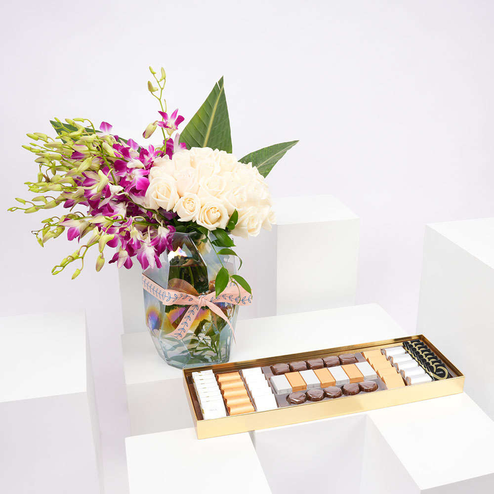 علبة شوكولاتة مميزة باللون الأسود من بستاني | جوري أبيض