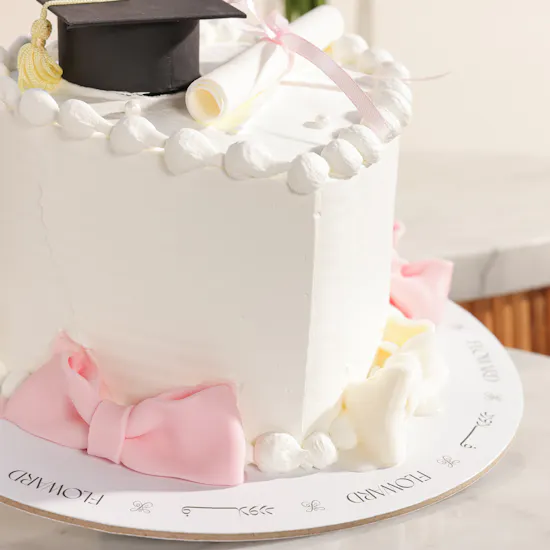 Floward Graduation Heart White Cake | The Proud Moment Flowerd