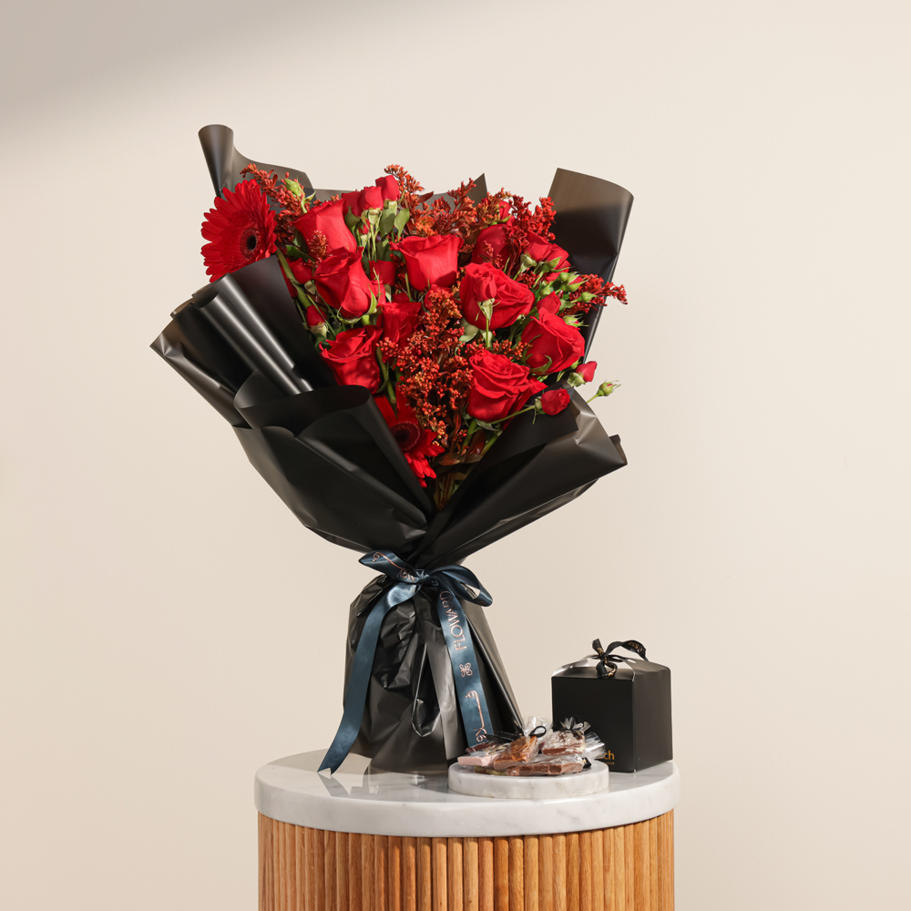 Laderach Black Small Chocolate Box | Red Roses 