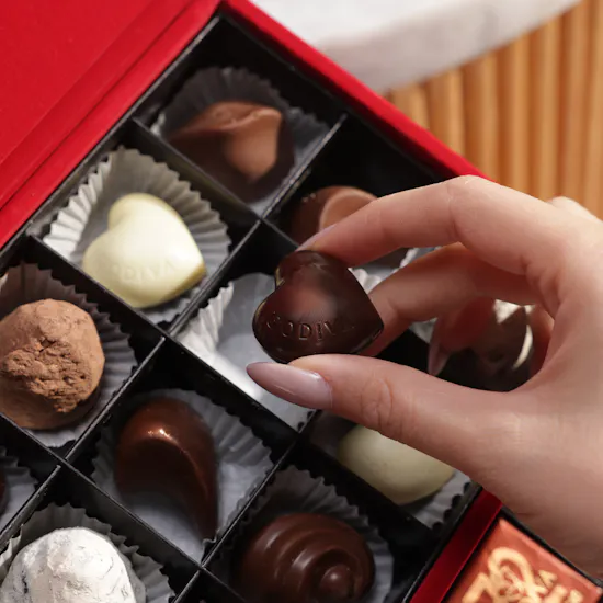 Godiva Small Royal Chocolate Box | Quiet Red Flower