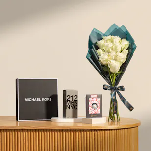 The Modern Gentleman Gift Set | Warm Roses Bouquet 