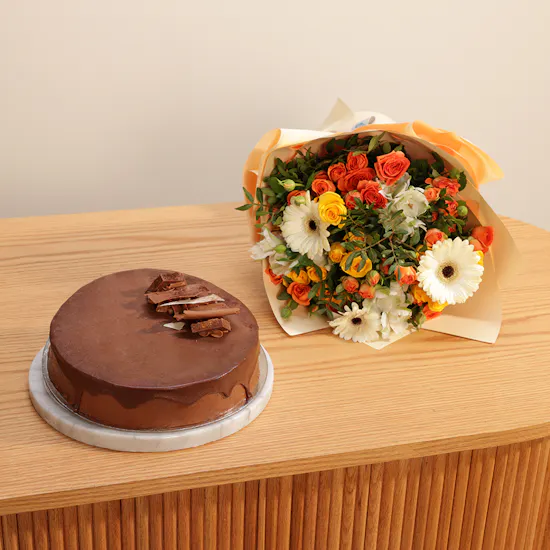 Floward Caramel Biscuit Cake | Bright Flowers